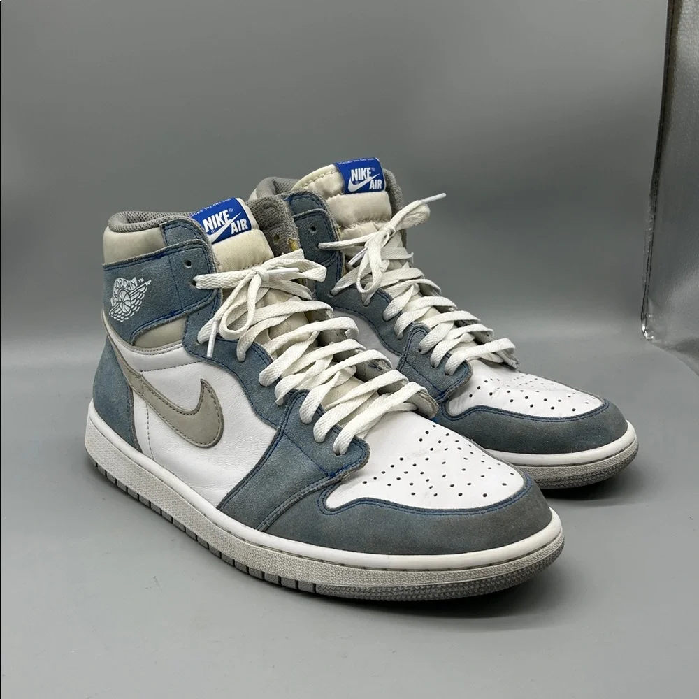 Air Jordan 1 High Hyper Royal